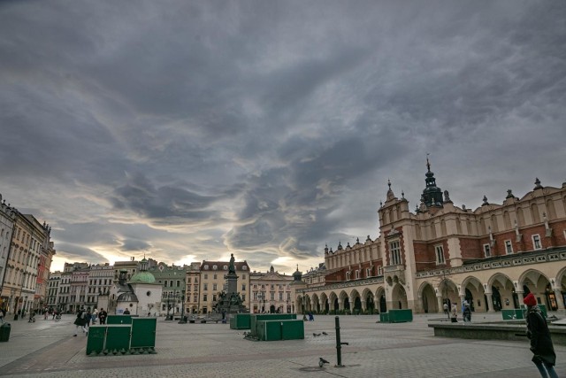 Rośnie odsetek optymistów w Małopolskim i krakowskim biznesie. Przedsiębiorcy najwyraźniej zakładają, że – dzięki masowym szczepieniom - w najbliższych miesiącach uda się zapanować nad pandemią, w efekcie czego zniknie większość restrykcji oraz innych czynników mrożących koniunkturę i paraliżujących lub utrudniających działalność gospodarczą.