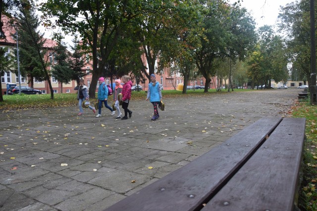 Na razie plac apelowy po jednostce wojskowej nie jest ulubionym miejscem mieszkańców os. Kościuszki, ale za rok... kto wie?!