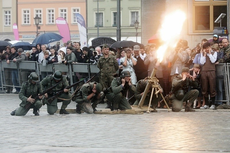 Wrocław: Rekonstrukcja Powstania Warszawskiego w Rynku