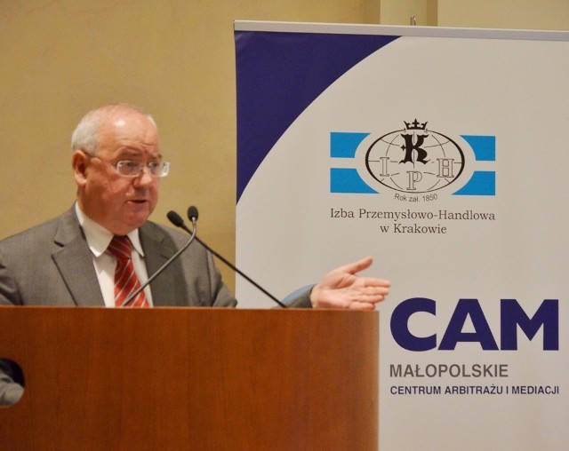 Prof. dr hab. Andrzej Szumański podczas konferencji CAM