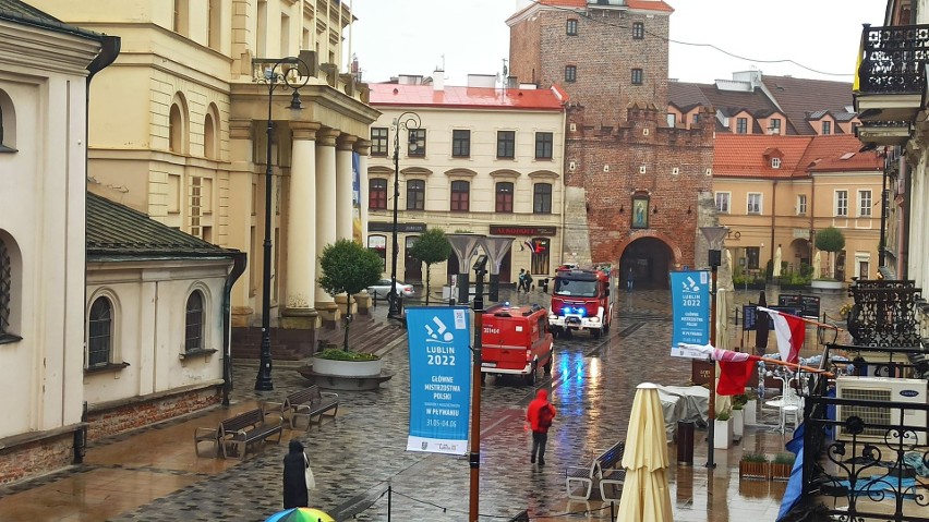 Alarm bombowy w lubelskim ratuszu. Na miejscu interweniują służby ratunkowe