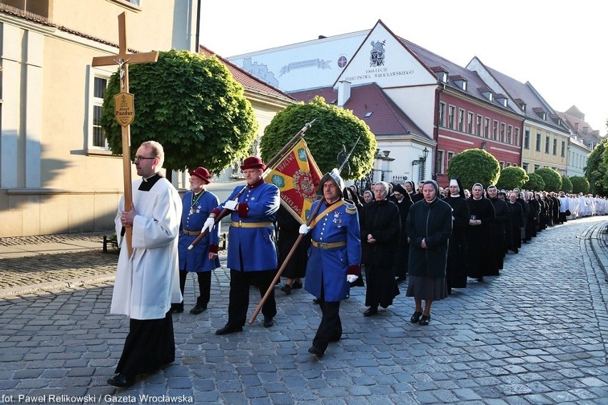 Wrocław żegna biskupa Józefa Pazdura (ZDJĘCIA)