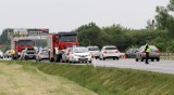 Czołowe zderzenie na drodze Wrocław - Trzebnica. Trasa była zablokowana, 3 osoby ranne