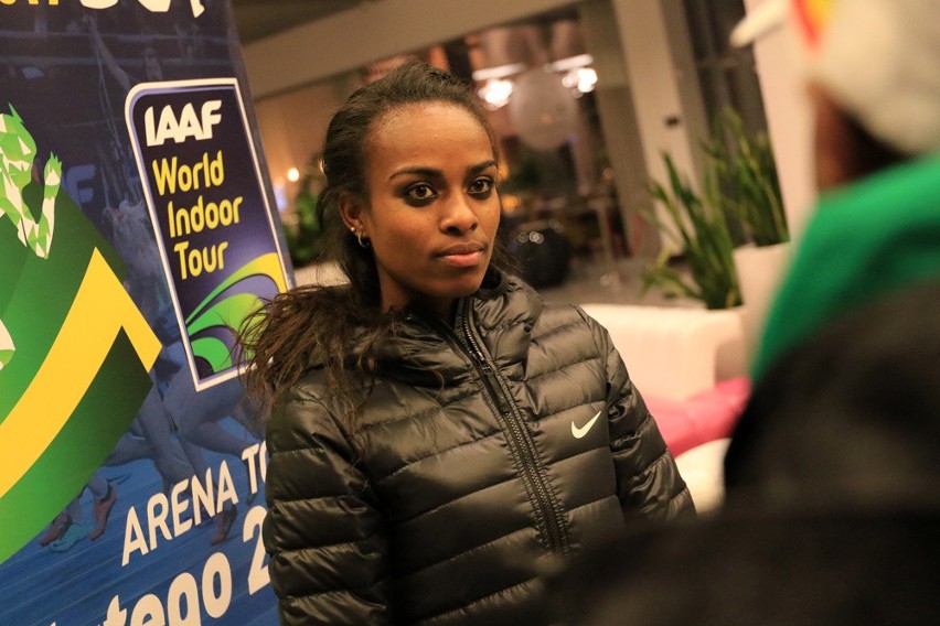 Genzebe Dibaba powitana kwiatami i słodkościami w hotelu...