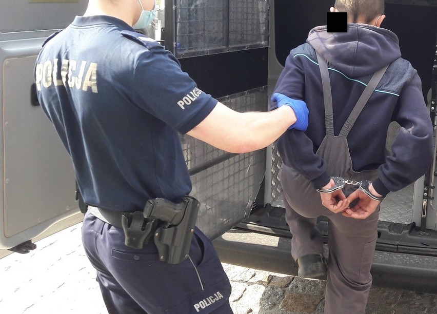 Brzescy policjanci zatrzymali dwóch poszukiwanych mężczyzn.