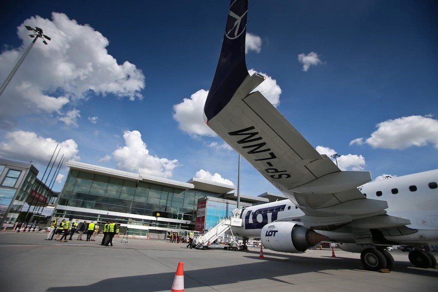 Ruch lotniczy na wrocławskim lotnisku w 2022 roku zbliżył...