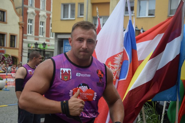 Szczepan Krzesiński, strongman ze Świebodzina, w drodze do mistrzostw świata siłaczy pod nazwą Arnold Amateur Strongman Championship 2019 w USA