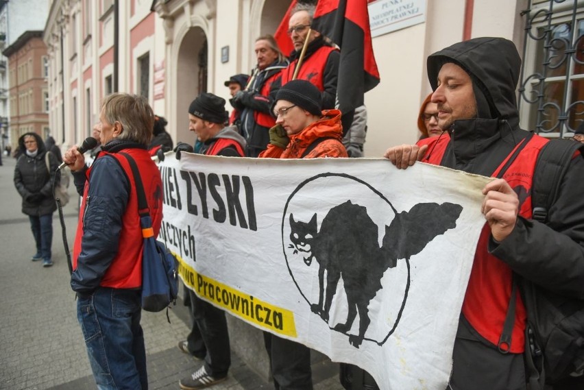 W piątek o godzinie 13.00 pod urzędem miasta w Poznaniu...