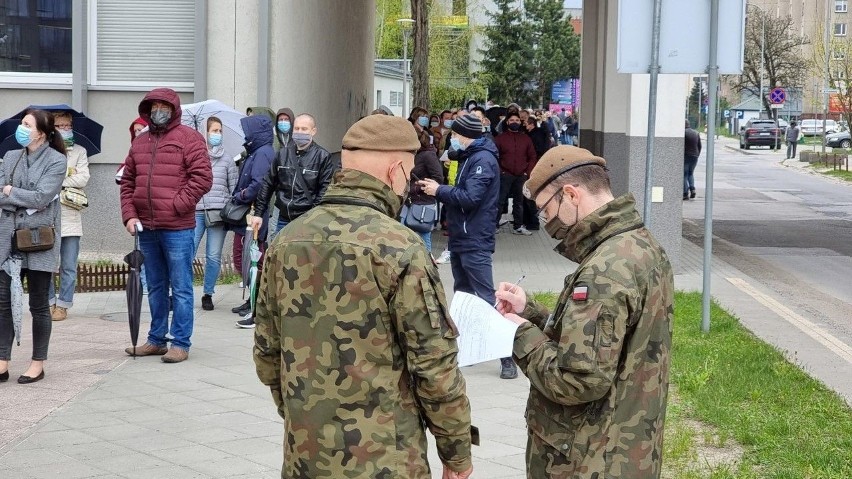 Prawie 1300 osób zaszczepiło się w mobilnym punkcie w Kielcach. Będzie powtórka akcji (ZDJĘCIA)