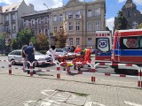 Potrącenie kobiety na ul. Armii Krajowej w Brzegu. Poszkodowana z obrażeniami ciała została przetransportowana do szpitala [ZDJĘCIA]