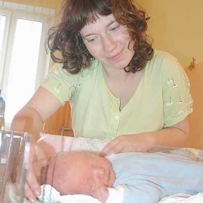 - Dzięki troskliwej opiece i serdeczności położnych kobiety czekające na poród łatwiej znoszą związany z tym stres - zapewnia Anna Ceglarz, która przed kilkoma dniami urodziła synka.