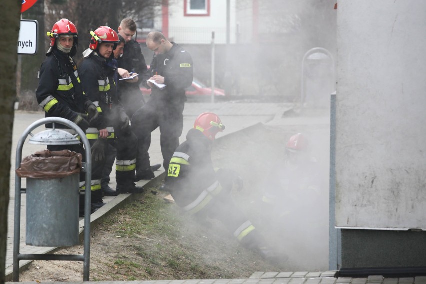 Pożar piwnicy przy Okrzei w Gdyni