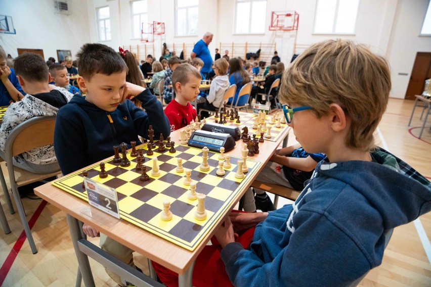 Najlepsi młodzi szachiści na start, czyli Międzynarodowa Liga Szachowa Enea Operator tym razem w Przysieku pod Toruniem [ZDJĘCIA]