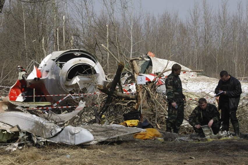 Tu-154M po utracie końcówki skrzydła wykonał półobrót i...