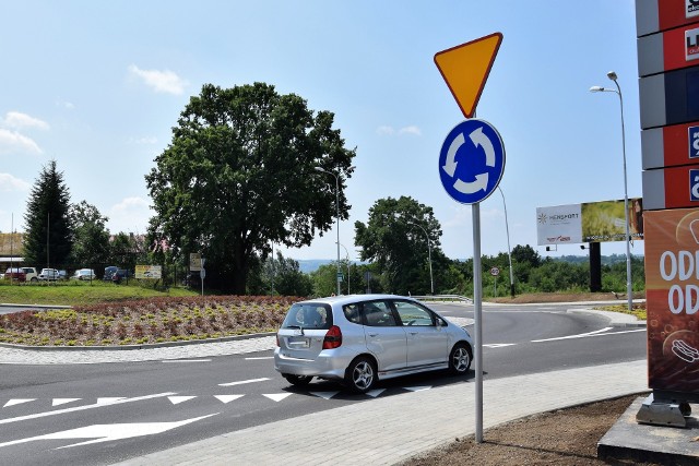 Oddano do użytku rondo turbinowe na skrzyżowaniu ulic Sobieskiego, Gurbiela, Krakowskiej i Armii Krajowej w Przemyślu.