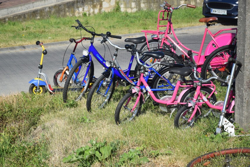 Niedzielny targ w Wierzbicy. Bardzo dużo handlujących i kupujących (ZOBACZ ZDJĘCIA)