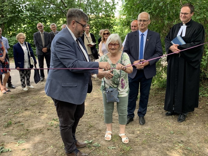 Odsłonięcie jednej z pamiątkowych tablic - Buk Góralski...