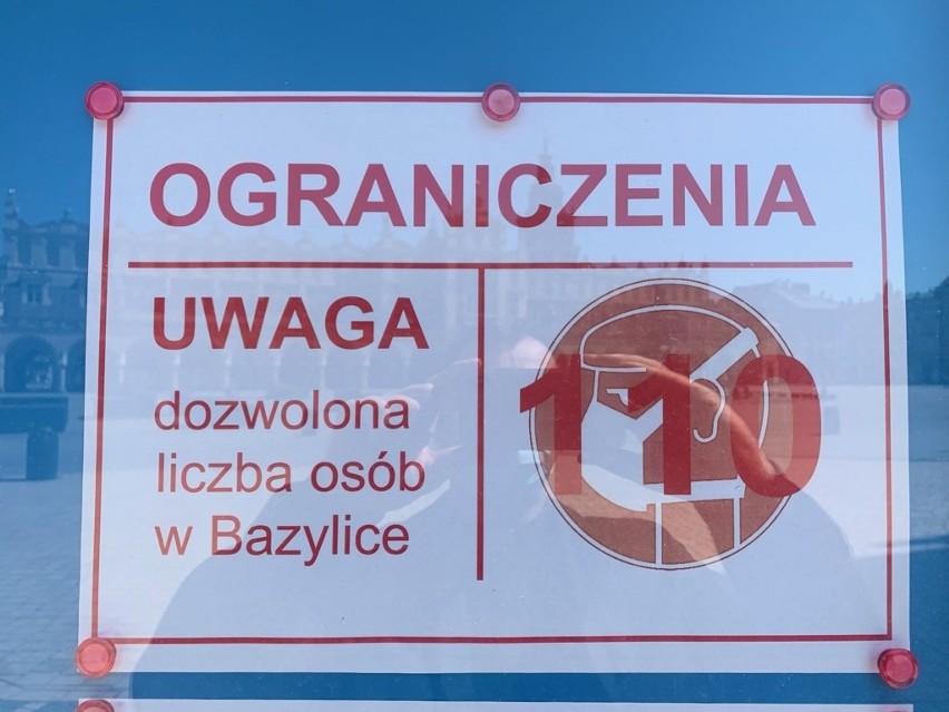W Bazylice Mariackiej w Krakowie jednocześnie może się...