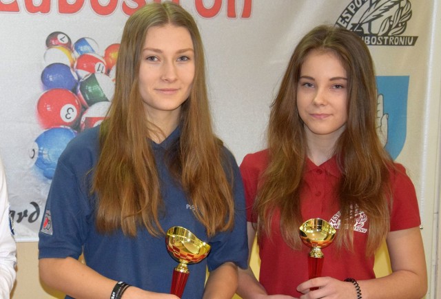 Ola Piąstka (w niebieskiej koszulce) i Julia Chłodzińska odniosły bilardowe sukcesy na mistrzostwach w Kętrzynie