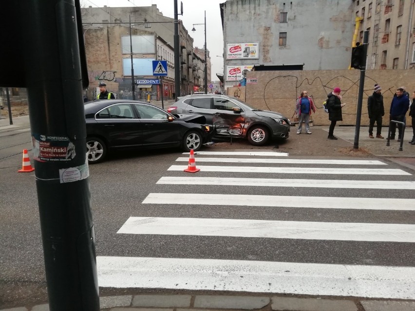 Kolejna stłuczka na pasach skrzyżowania ulic Jaracza i Kilińskiego. ZDJĘCIA