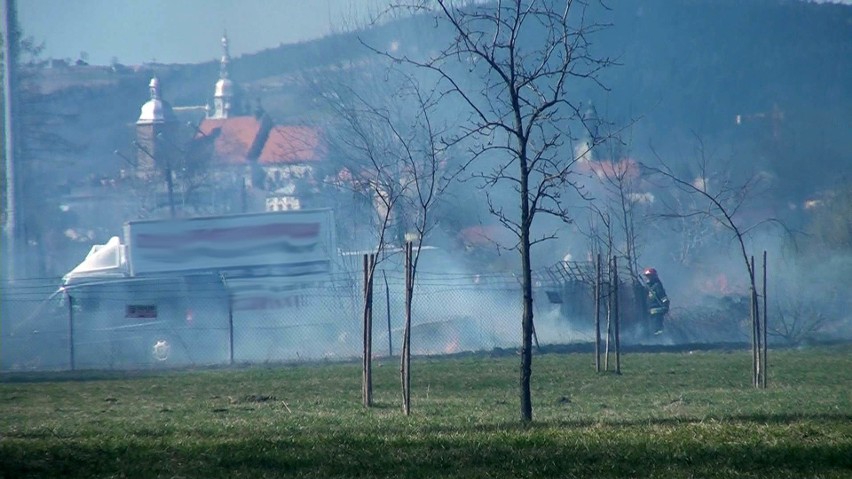 Ogień nad Kamienicą [ZDJĘCIA, WIDEO]