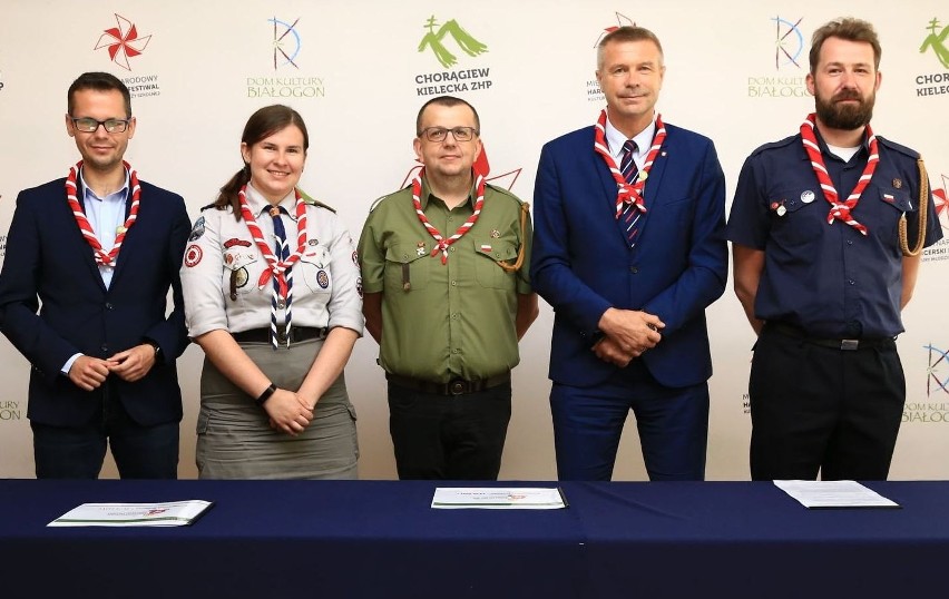 Konferencja prasowa w Urzędzie Miasta w Kielcach. Od lewej:...