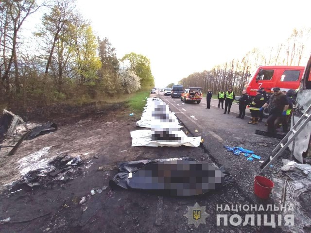 27 osób zginęło w obwodzie rówieńskim na Ukrainie po zderzeniu cysterny z paliwem z autobusem i samochodem osobowym