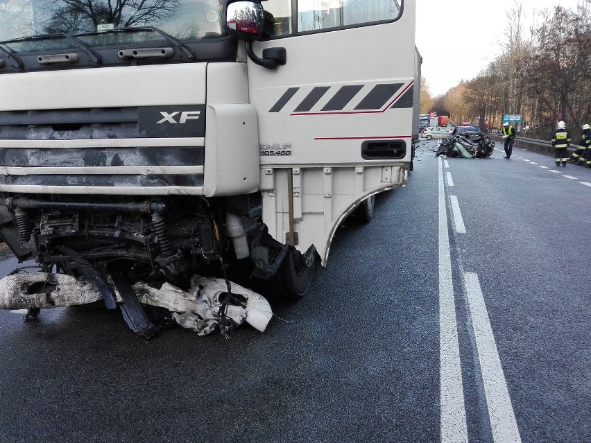 Śmiertelny wypadek na krajowej szóstce (zdjęcia)