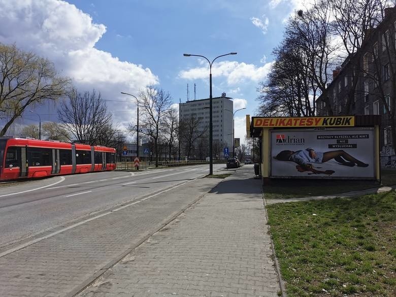 Kobieta w kałuży krwi na billboardzie. Kontrowersyjna kampania fabryki rajstop ze Zgierza 