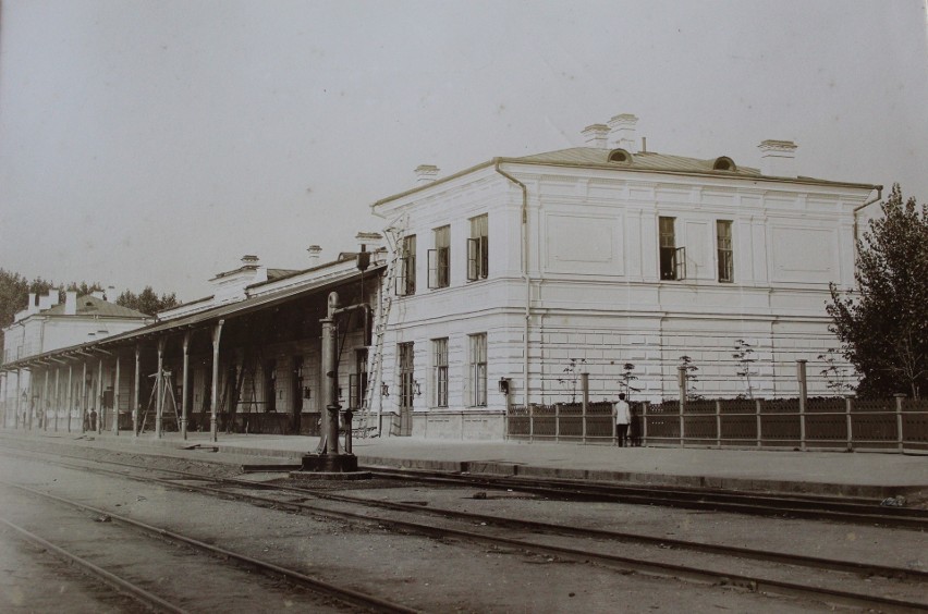 Dworzec kolejowy w Białymstoku, 1897 r., źródło Vidy goroda...