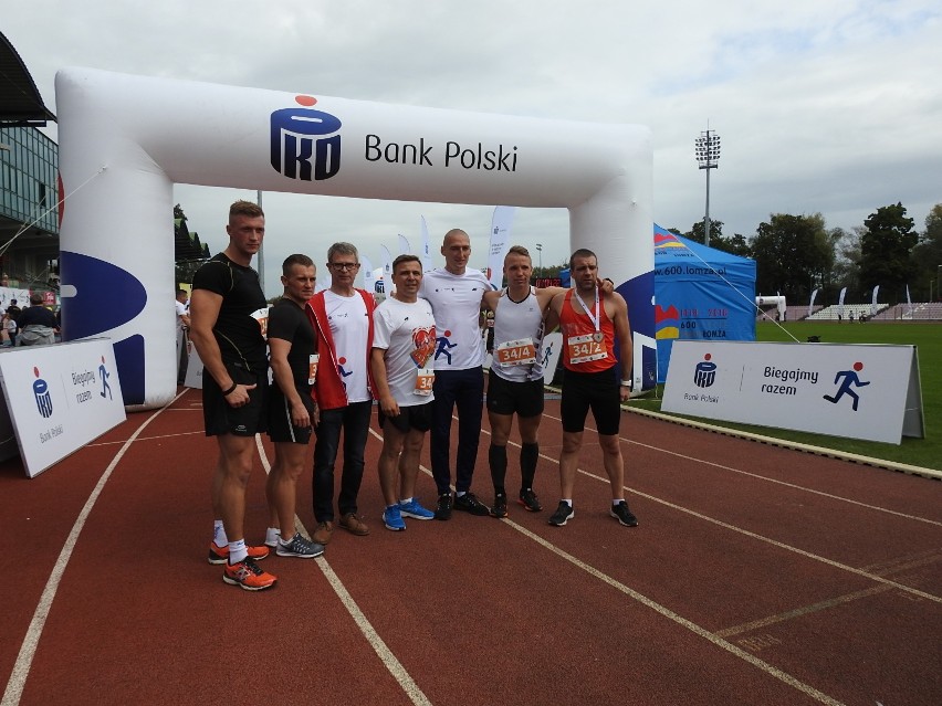 Łomża. 4. edycja PKO Bieg Charytatywny na stadionie. Pomagali z każdym krokiem i pokonywali rekordy [ZDJĘCIA, WIDEO]