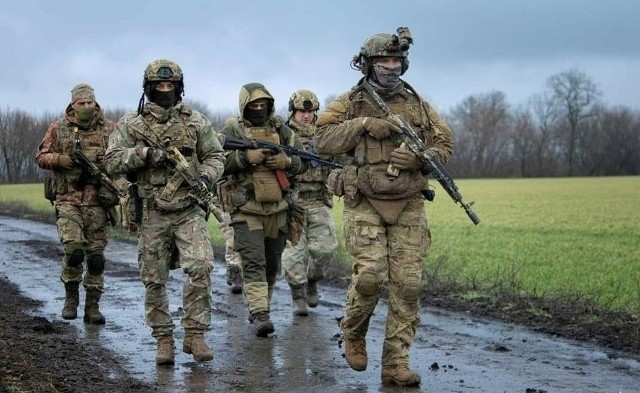 Ukraińskie oddziały zmuszone były opuścić Awdijiwkę  na wschodzie kraju.
