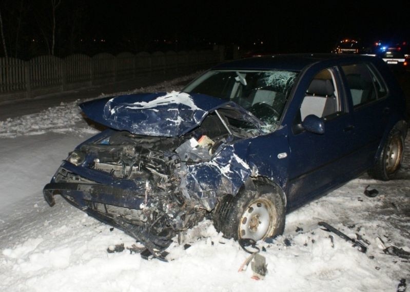 Zambrów - wypadek. Opel zderzył się z volkswagenem (zdjęcia)