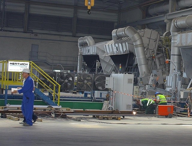 W nowosolskiej podstrefie jest praca i nowe inwestycjeW Alumetalu topi się dosłownie wszystko. Nawet... aluminiowe matryce, które służą do druku gazet. - Gazeta Lubuska też gdzieś tu pewnie jest - śmieje się G. Stulgis.