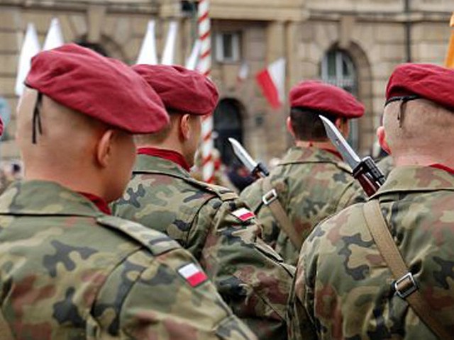 Jest reakcja na opluwanie w internecie polskich żołnierzy walczących na misjach zbrojnych.