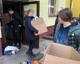 W szkole podstawowej numer 1 w Kozienicach trwa nieustanna zbiórka darów dla uchodźców z Ukrainy