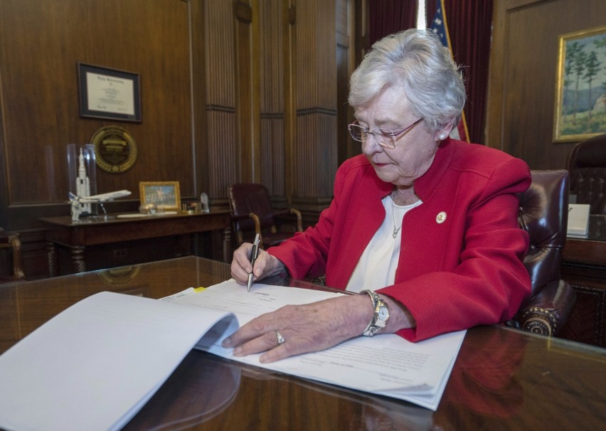 USA: 99 lat więzienia za dokonanie aborcji. Alabama wprowadza niemal całkowity zakaz przerywania ciąży