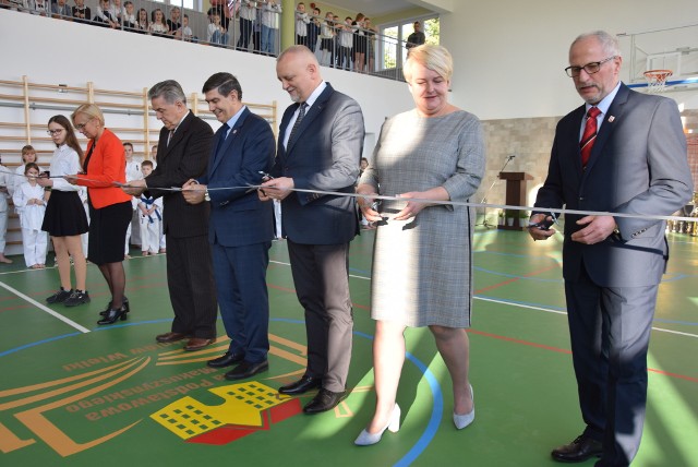 Oficjalne otwarcie sali gimnastycznej w Leśniowie Wielkim. 17 stycznia 2020 r.