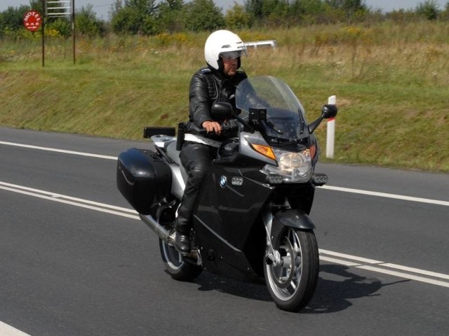 Policyjny motocykl marki BMW patroluje drogi województwa od 2007 roku.