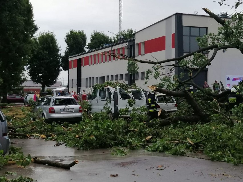 W poniedziałek wielkie burze i grad przeszły nad regionem! dramat w powiecie włoszczowskim, ewakuacja w Kurozwękach (RAPORT NA BIEŻĄCO)