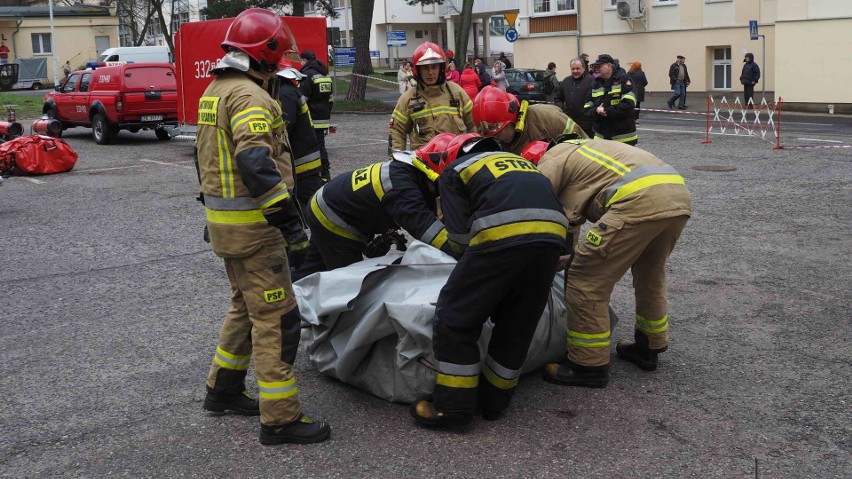 Ćwiczenia strażackie przed koszalińskim szpitalem w związku...