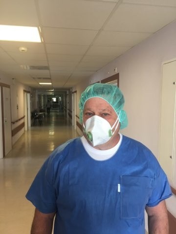 Cały czas się boimy! Doktor Tomasz Skorzyński opowiada o pracy w starachowickim szpitalu, gdzie trafiają zakażeni koronawirusem [ZDJĘCIA]