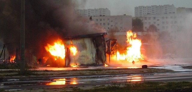Po eksplozji stacja LPG spłonęła.