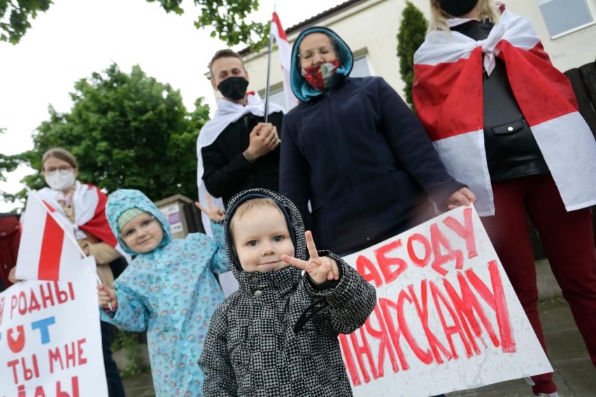 Protest pod ambasadą Białorusi w Warszawie