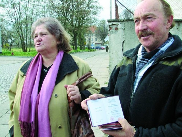 Za czterech synów w wojsku dostałem Medal za Zasługi dla Obronności Kraju &#8211; mówi Franciszek Andzulewicz. On i jego żona Cecylia złożyli wczoraj doniesienie do policji na inkasenta.