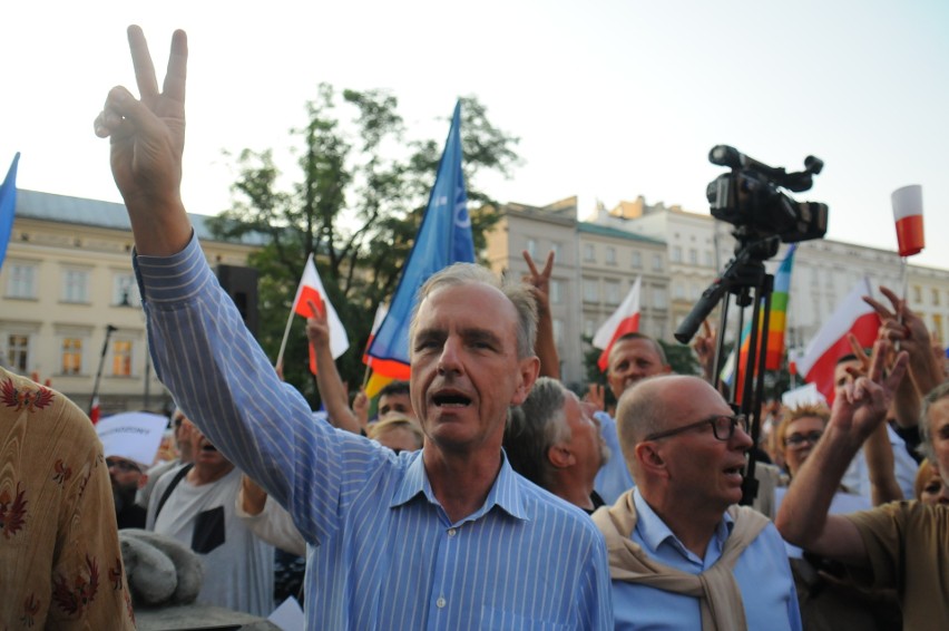 Kraków. Wielki protest na Rynku Głównym w obronie sądów