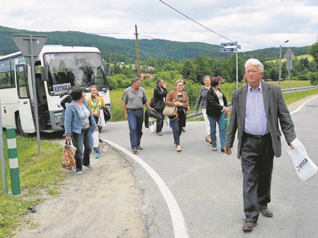 Po ograniczeniu tonażu pasażerowie przez kilka dni przechodzili przez osuwisko i za nim kontynuowali jazdę podstawionym z drugiej strony autobusem - przypomina Kamil Wojtarowicz z Voyagera