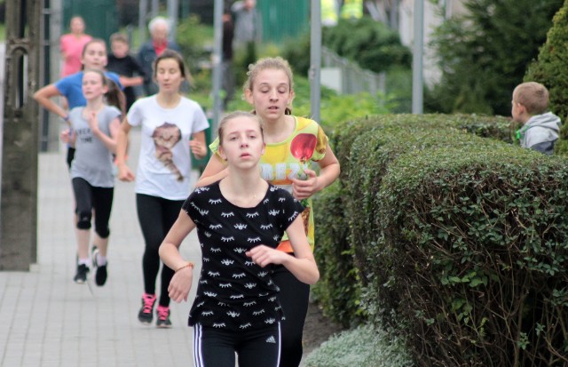 Od czternastu już lat, we wrześniu, ulicami Radzynia Chełmińskiego biega młodzież, aby uczcić rocznicę nadania tej miejscowości praw miejskich. Biegi te organizuje miejscowy zespół szkół i do udziału w nich zaprasza uczniów placówek z okolicy. W tegorocznym biegu z okazji 783. "urodzin" Radzynia Chełmińskiego wystartowało około 180 uczniów i uczennic. Wśród dziewcząt jako pierwsza na metę przybiegła Oliwia Gołębiewska. Drugie miejsce zajęła Aleksandra Antosik, a trzecie Rozalia Paczkowska, czwarte Kinga Gołębiewska a piąte Klaudia Kubińska. Najszybszym chłopcem był Mateusz Olejnik. Za nim przybiegli: 2. Jakub Popiołek, 3. Bartosz Drewnik, 4. Cezary Wrzesiński i 5. Maurycy Zieliński.