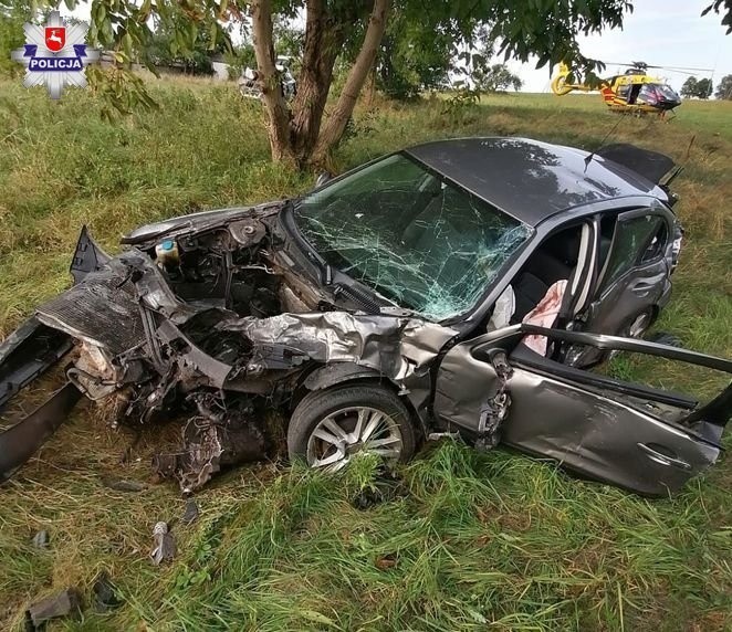 Wypadek pod Włodawą. Kierowca seata jechał 90 km/h, nie zatrzymał się przed znakiem STOP         