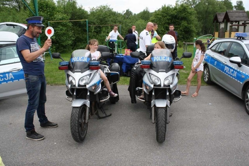 Policjanci z Klucz i Olkusza podczas Dnia Dziecka promowali bezpieczne zachowania [ZDJĘCIA]